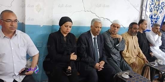 سكرتير القليوبية ورئيس القناطر يؤديان واجب العزاء 