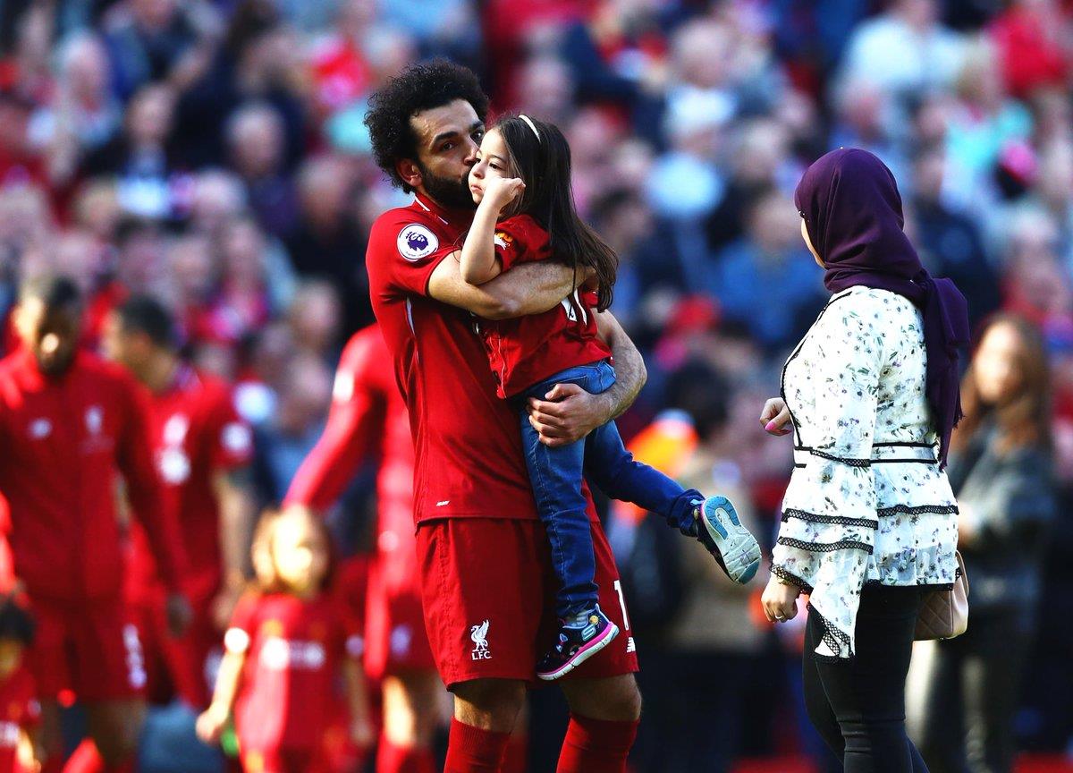 محمد صلاح وزوجته محمد صلاح وزوجته