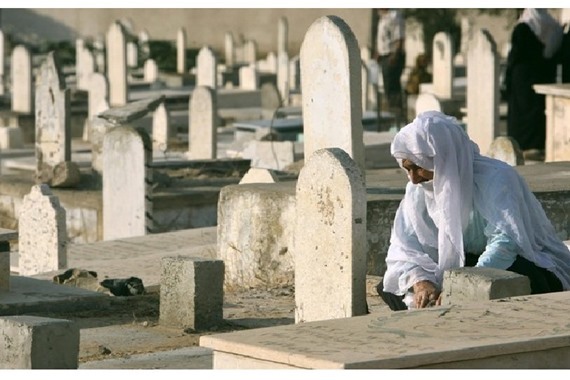 حكم دفن المرأة مع أبيها في قبر واحد حكم دفن المرأة مع أبيها في قبر واحد