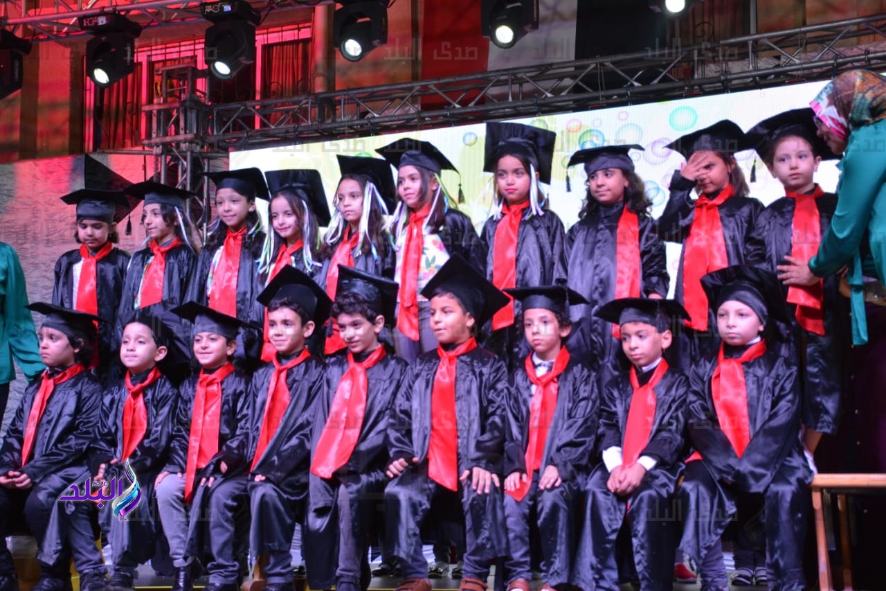 محافظ الدقهلية يشهد حفل تخريج رياض الأطفال بمدرسة طلخا 