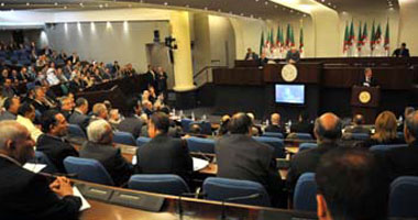 البرلمان الجزائري يبدأ إجراءات رفع الحصانة عن نائب متهم بالف البرلمان الجزائري يبدأ إجراءات رفع الحصانة عن نائب متهم بالف