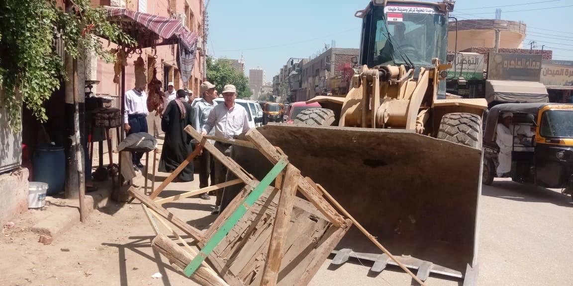 حملات اشغالات ومرافق بأخميم وحي شرق