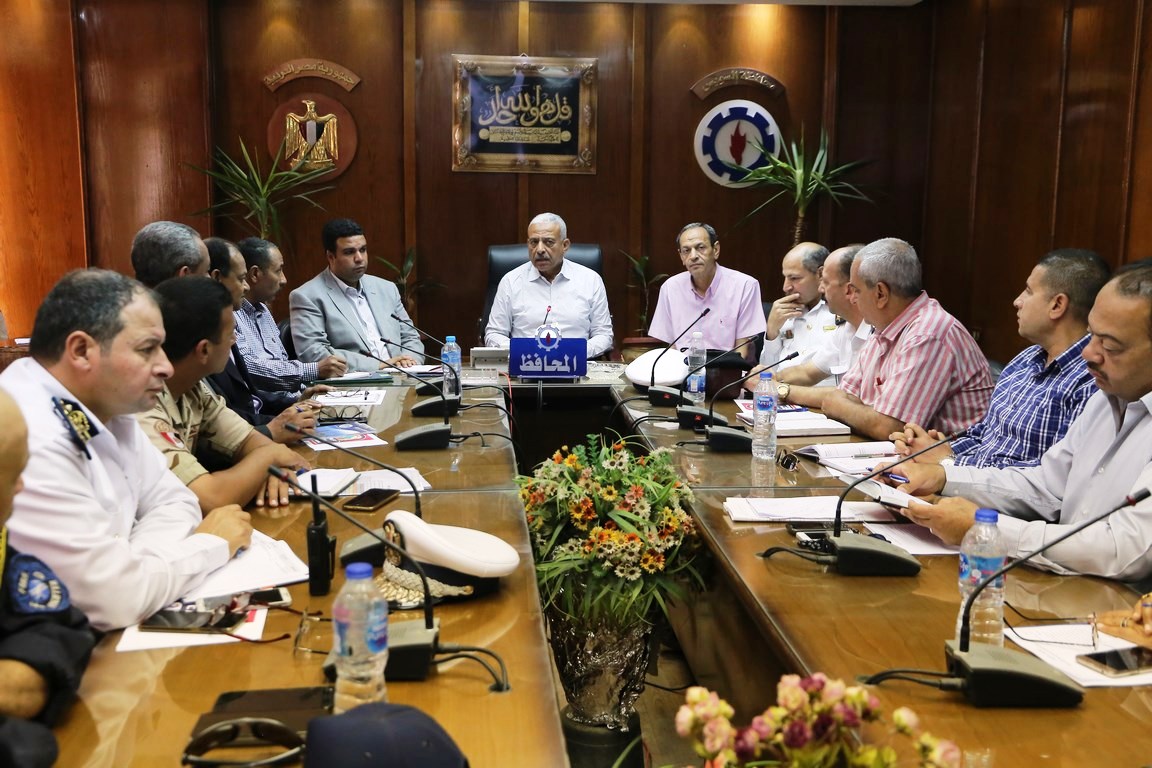 متابعة أعمال لجنة تقنين أوضاع الأراضي بالسويس