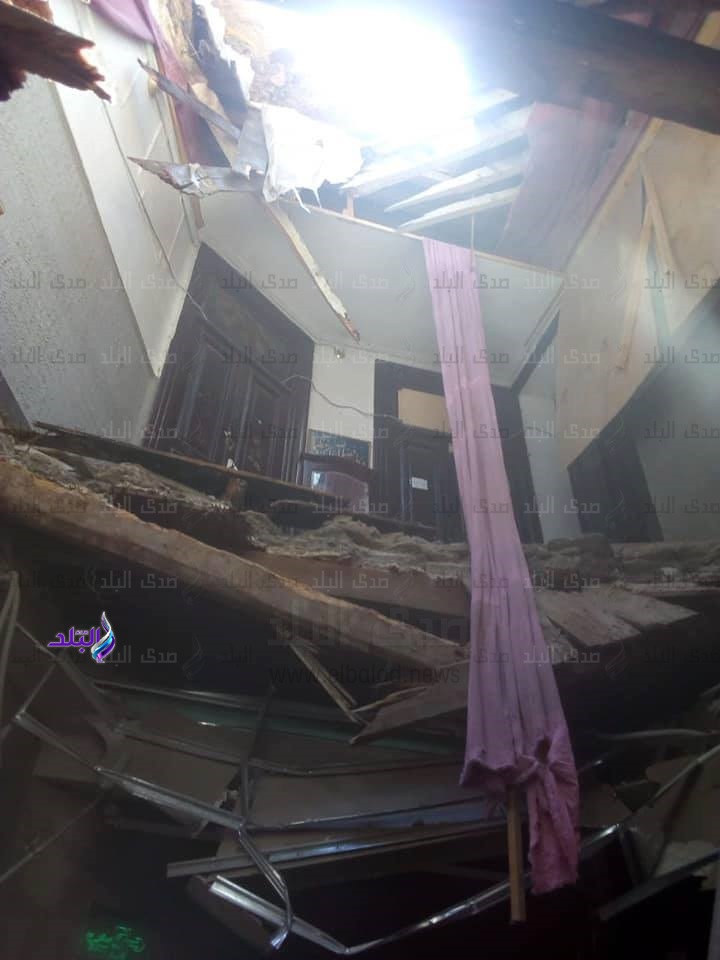 انهيار أجزاء من عقار وسط الإسكندرية انهيار أجزاء من عقار وسط الإسكندرية