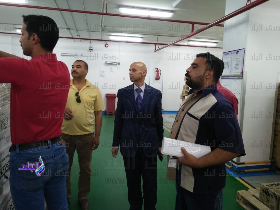 إعدام ٤٨ طن أغذية منتهية الصلاحية إعدام ٤٨ طن أغذية منتهية الصلاحية