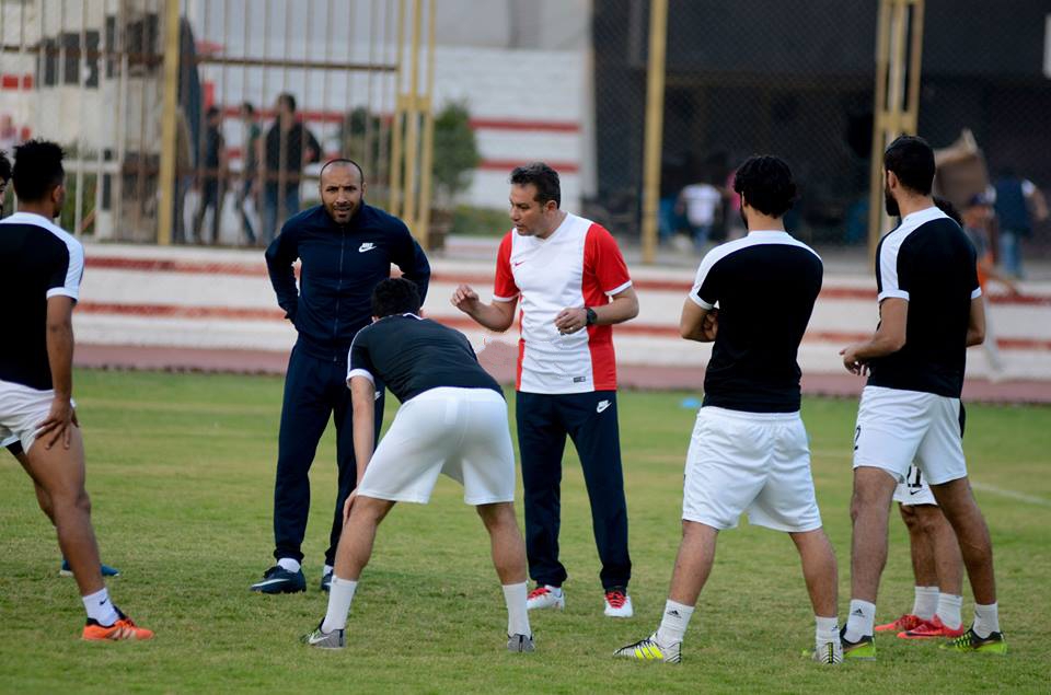 خالد جلال مع لاعبي الزمالك فى التدريبات