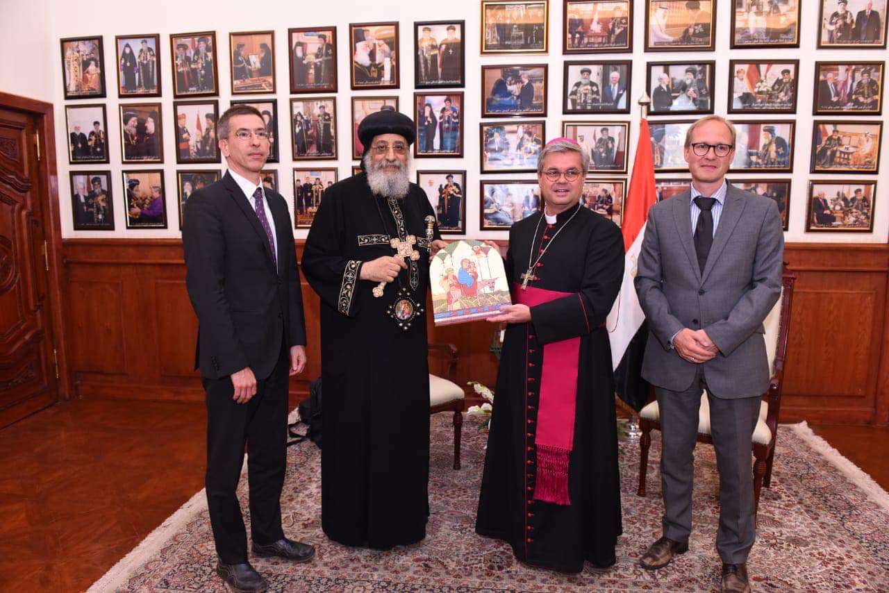 البابا تواضروس والأسقف بنتز من الكنيسة الألمانية
