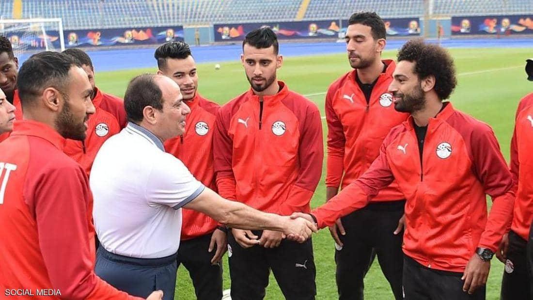 الرئيس السيسي ومنتخب مصر الوطنى