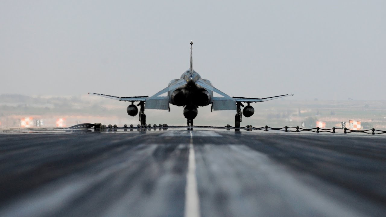 بعد قرار ترامب بـ ضرب إيران .. أول خطوة أمريكية ضد طهران