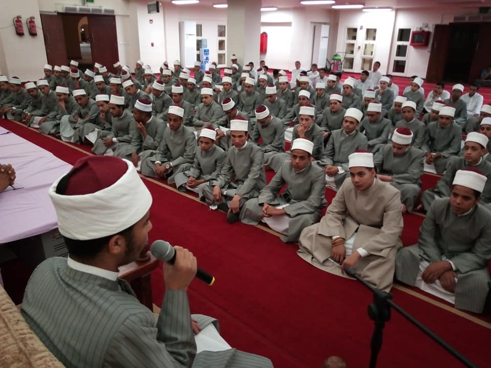 حكم قراءة المقرئ للقرآن يوم الجمعة قبل الخطبة