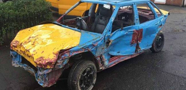 سيارة متهالكة