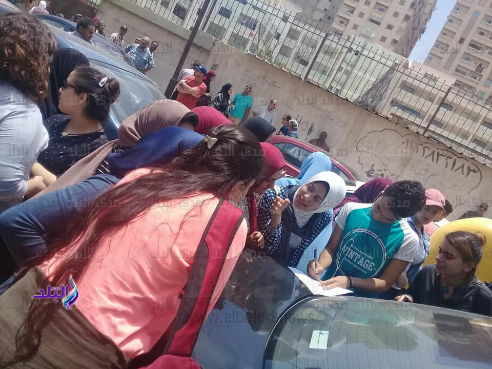 طلاب الثانوية بالإسكندرية طلاب الثانوية بالإسكندرية