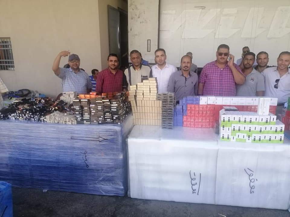 ضبط محاولة تهريب كمية كبيرة من السجائر والشيش الإلكترونية ضبط محاولة تهريب كمية كبيرة من السجائر والشيش الإلكترونية