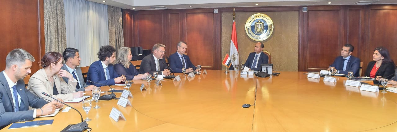 جانب من الاجتماع  مع وفد شركة تونجسرام