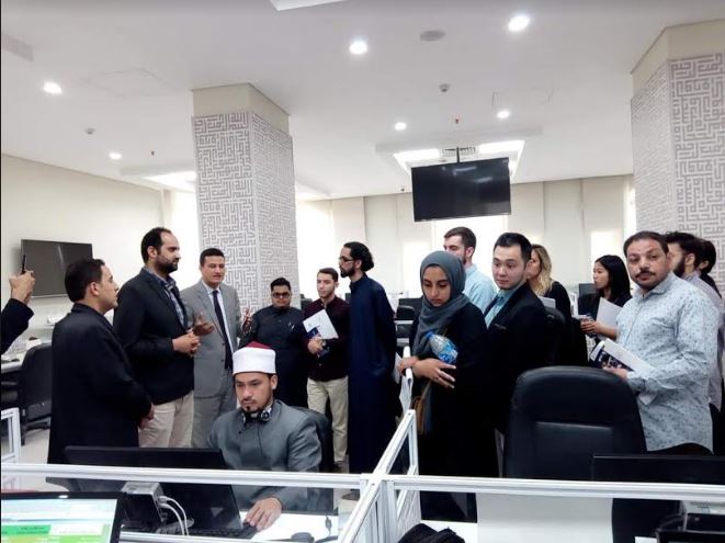 مركز الأزهر العالمي للفتوى يستقبل طلاب الجامعة الأمريكية مركز الأزهر العالمي للفتوى يستقبل طلاب الجامعة الأمريكية