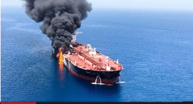الهجوم على ناقلات نفط في خليج عمان 