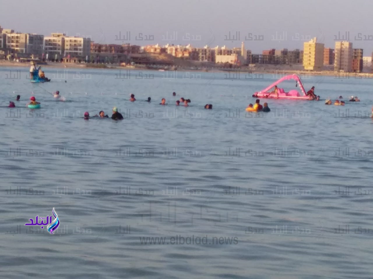 علامات لتحديد اماكن السباحة بشواطئ مطروح تجنبا لحالات الغرق علامات لتحديد اماكن السباحة بشواطئ مطروح تجنبا لحالات الغرق
