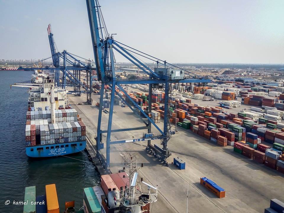 ميناء دمياط يستقبل 8 سفن حاويات وبضائع عامة