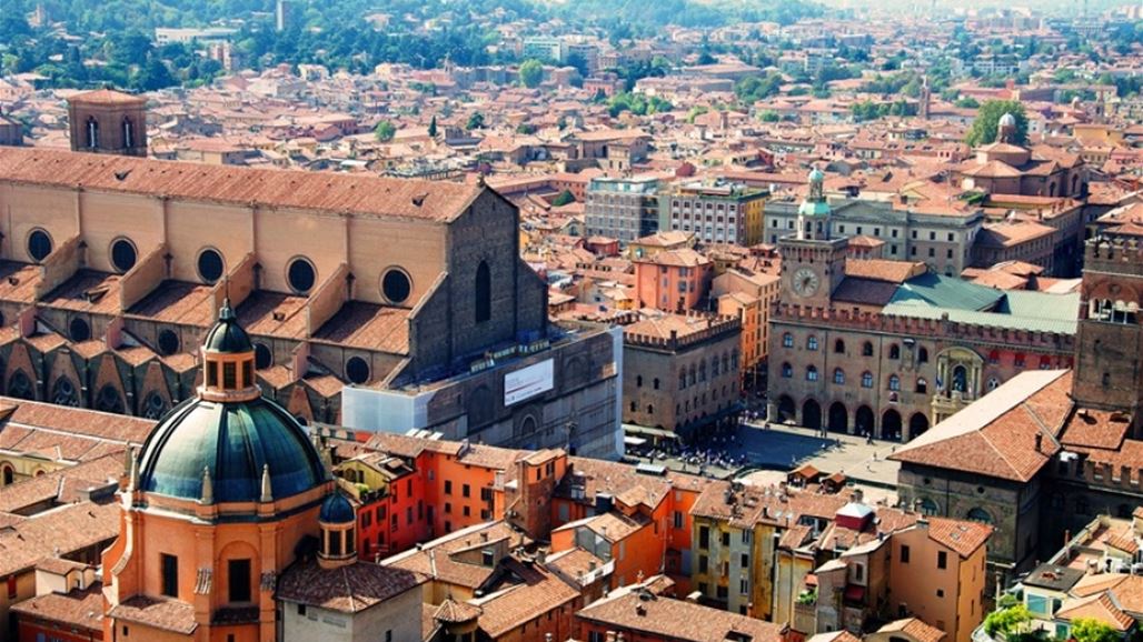 مدينة بولونيا الإيطالية