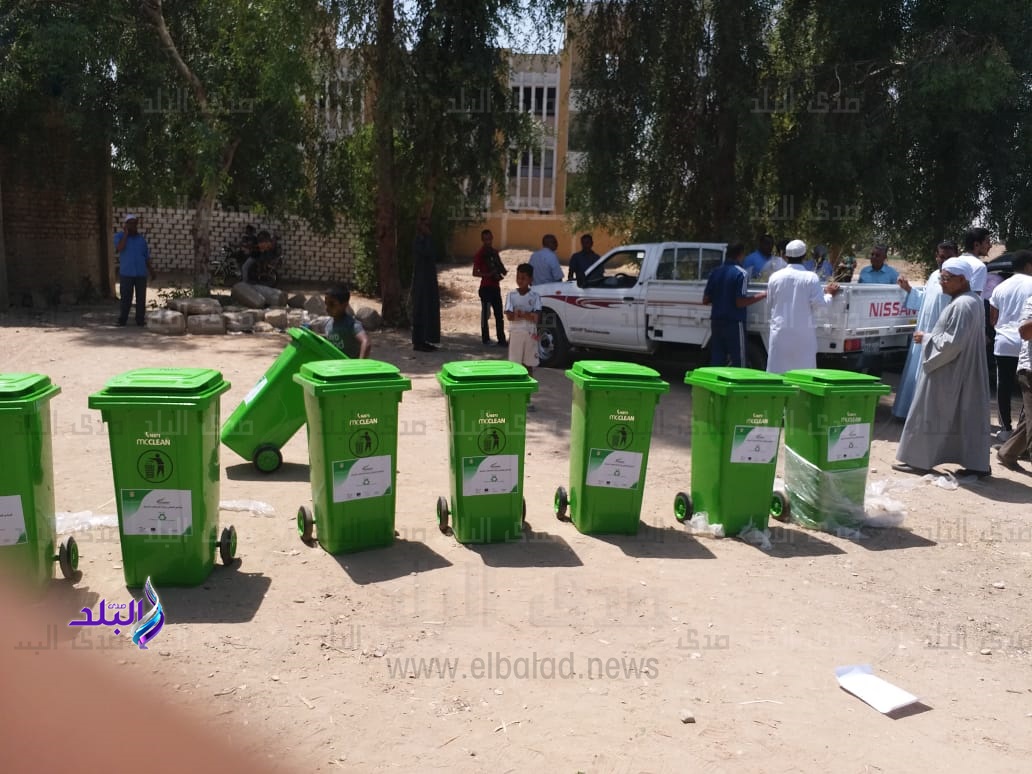 وزارة البيئة تمنح جامعة جنوب الوادى 1000 شجرة مثمرة