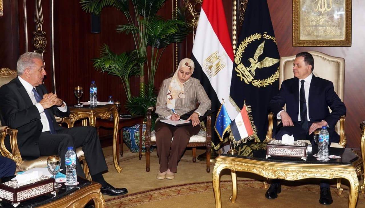 محمود توفيق وزير الداخلية 