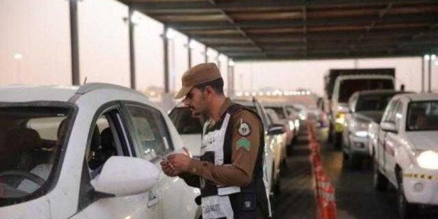 السعودية تمنع المقيمين في المملكة ومركباتهم من دخول مكة السعودية تمنع المقيمين في المملكة ومركباتهم من دخول مكة