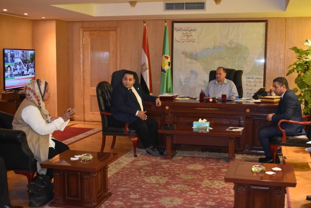  محافظ الفيوم يجتمع بممثلي صندوق تحيا مصر