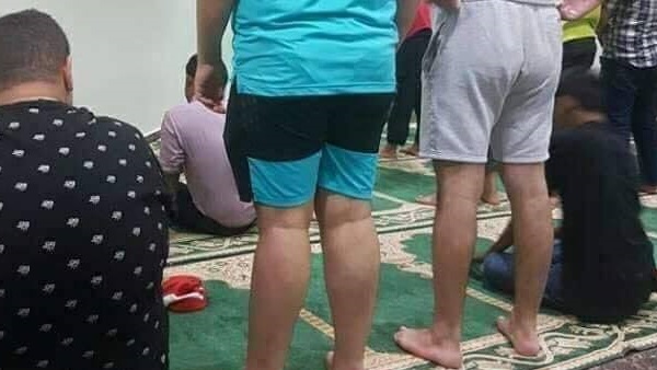 الصلاة بالشورت.. أستاذ بالأزهر: تأدبوا مع الله وخذوا زينتكم الصلاة بالشورت.. أستاذ بالأزهر: تأدبوا مع الله وخذوا زينتكم