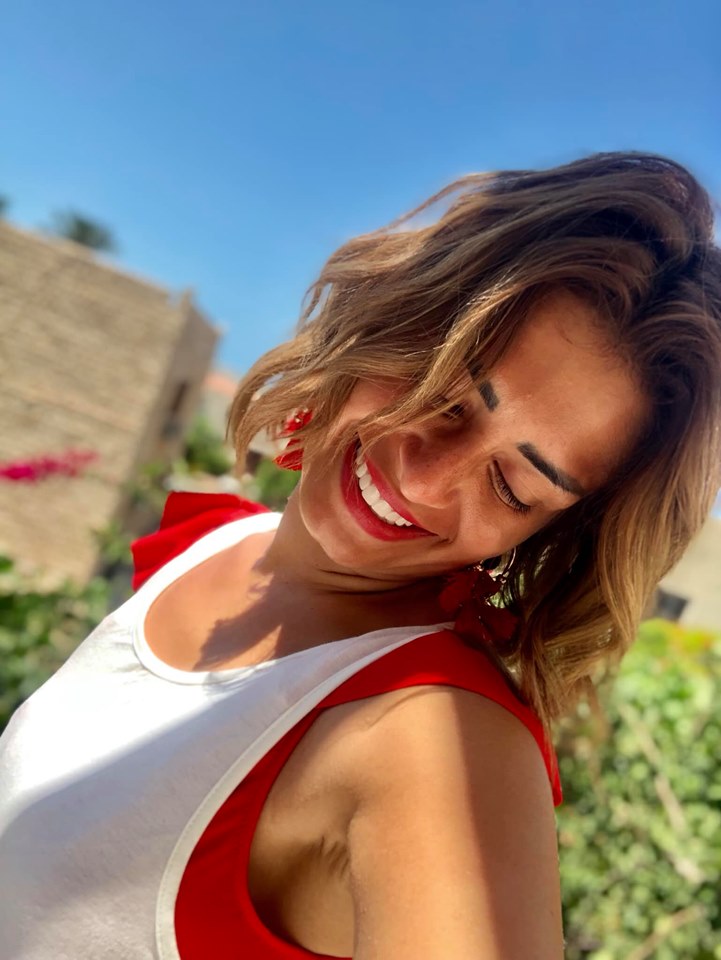 ببادي ابيض في احمر.. منة فضالي تكتب حكمة على اخر جلسة تصوير ببادي ابيض في احمر.. منة فضالي تكتب حكمة على اخر جلسة تصوير