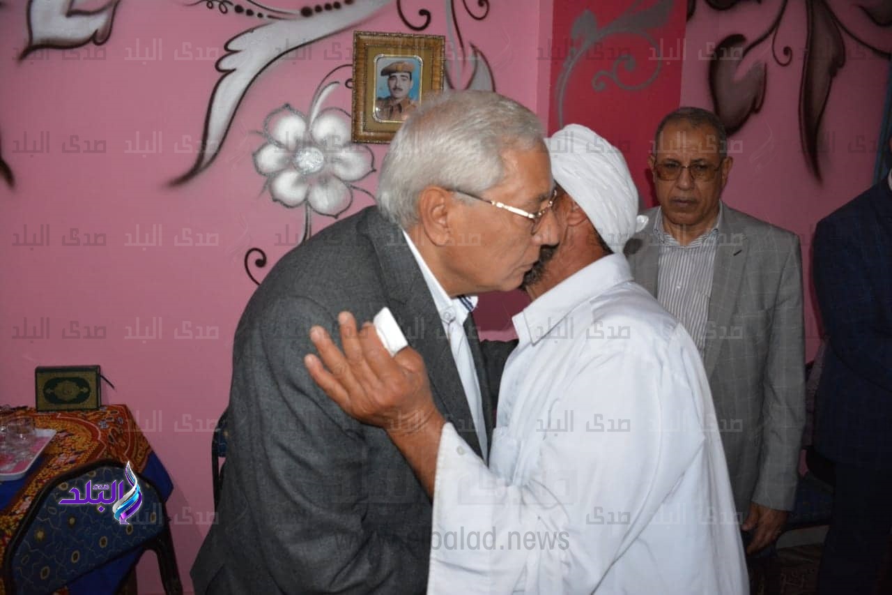 محافظ الدقهلية يقدم واجب العزاء لأسرة الشهيد محمد بشير محافظ الدقهلية يقدم واجب العزاء لأسرة الشهيد محمد بشير