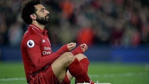 احتفال محمد صلاح بطريقة اليوجا