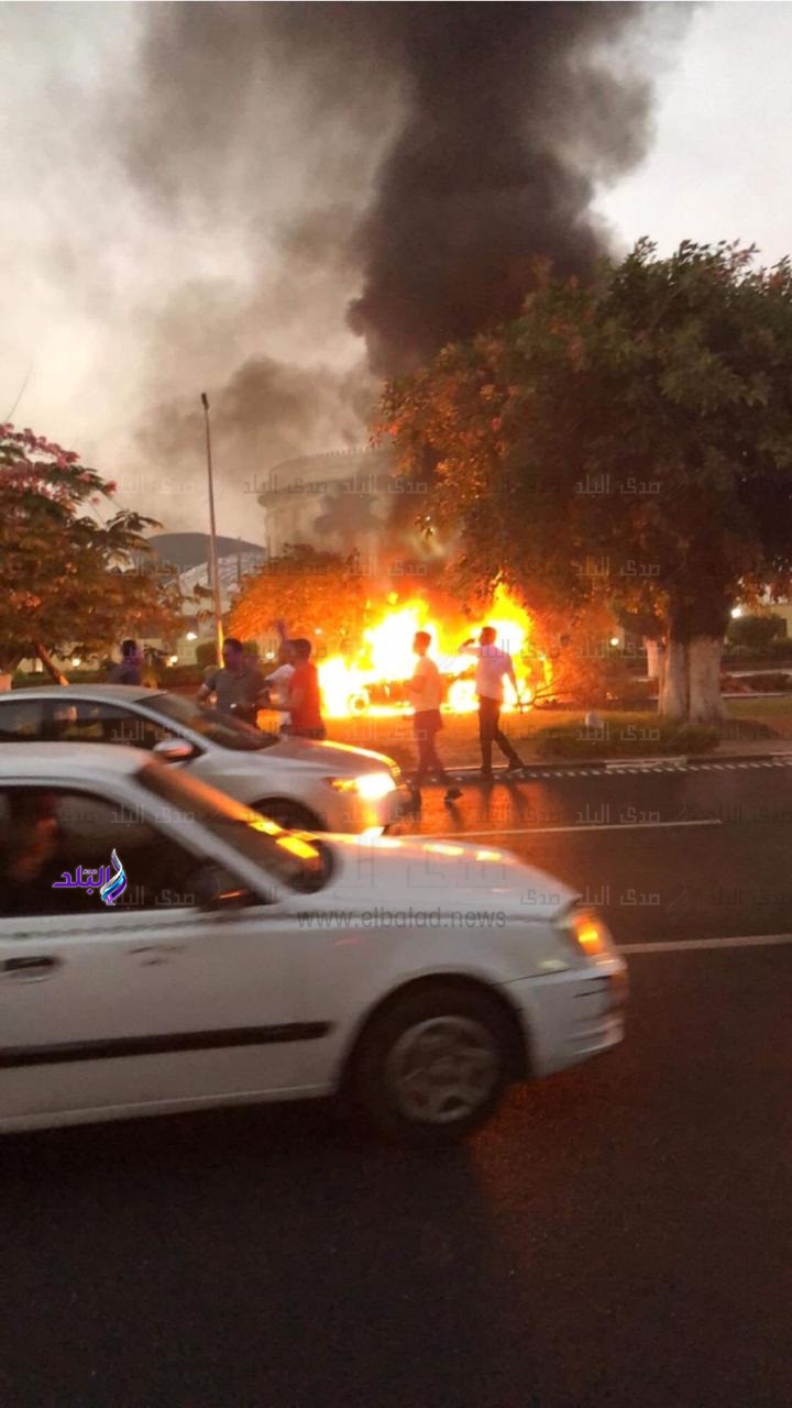 حريق داخل سيارة