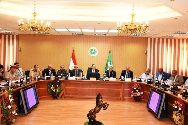 إزالة ٦٨٧ إعلان غير مرخص بمختلف مراكز ومدن الشرقية