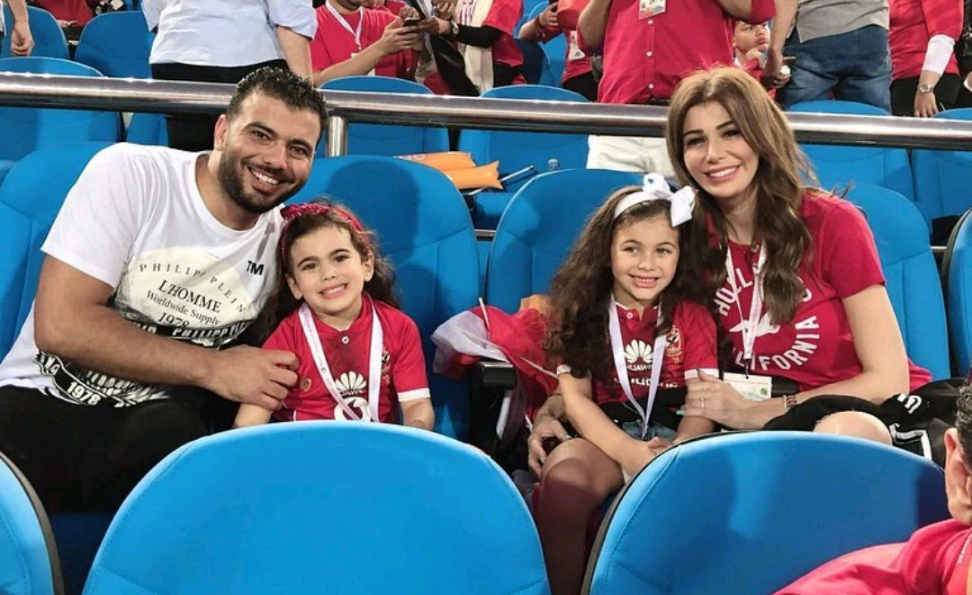 عماد متعب وزوجته وبناته