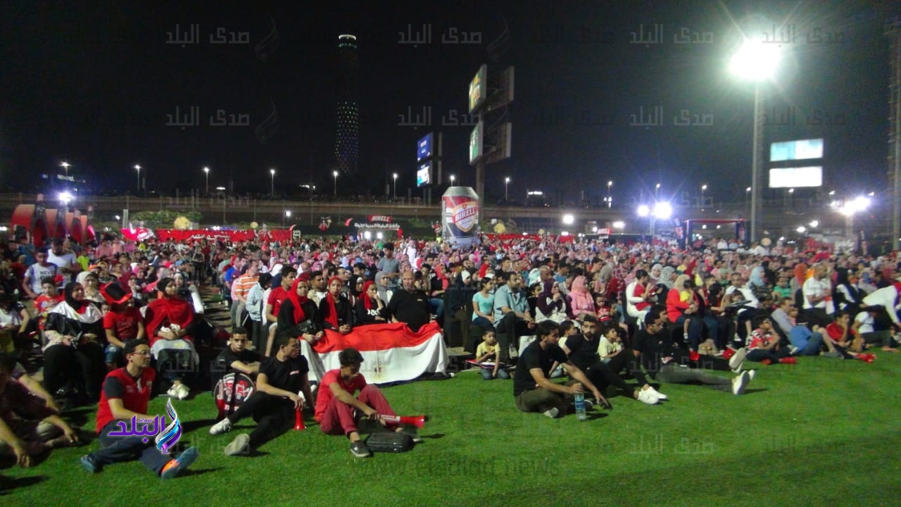 حضور مكثف بـ مركز شباب الجزيرة لمساندة المنتخب 