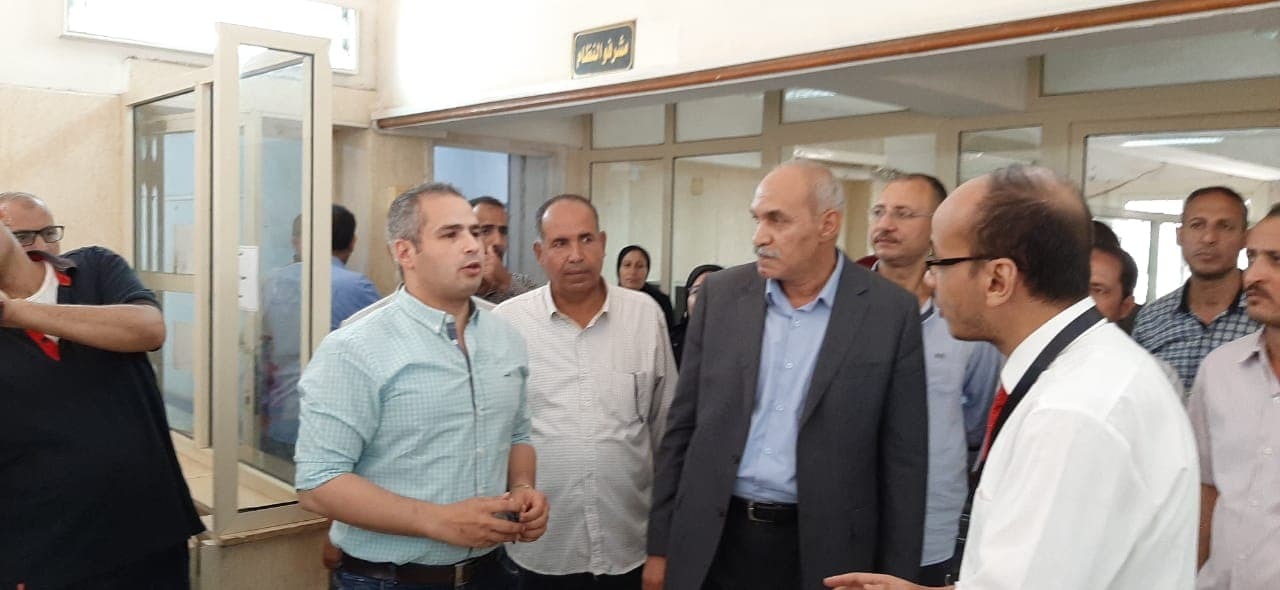 نائب محافظ أسيوط يتابع خدمات الشباك الواحد في ديروط نائب محافظ أسيوط يتابع خدمات الشباك الواحد في ديروط