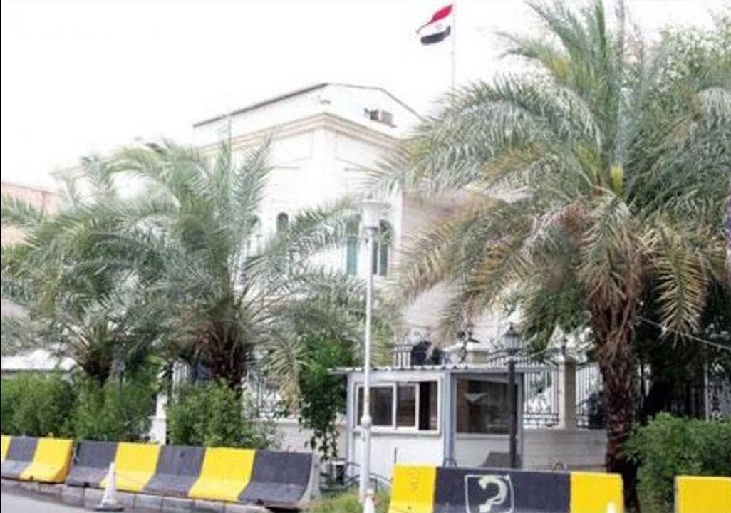 كويتي يهدد بتفجير نفسه أمام القنصلية المصرية