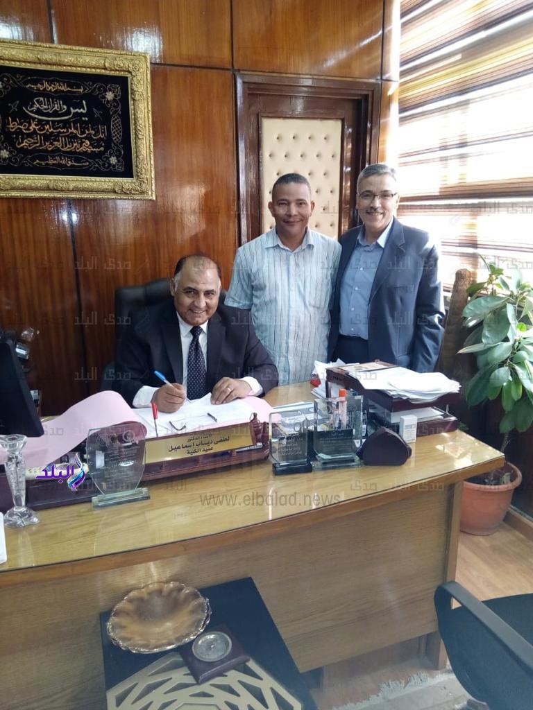عميد صيدلة الأزهر أثناء اعتماد النتيجة عميد صيدلة الأزهر أثناء اعتماد النتيجة