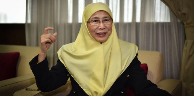 نائبة رئيس الوزراء الماليزي وان عزيزة