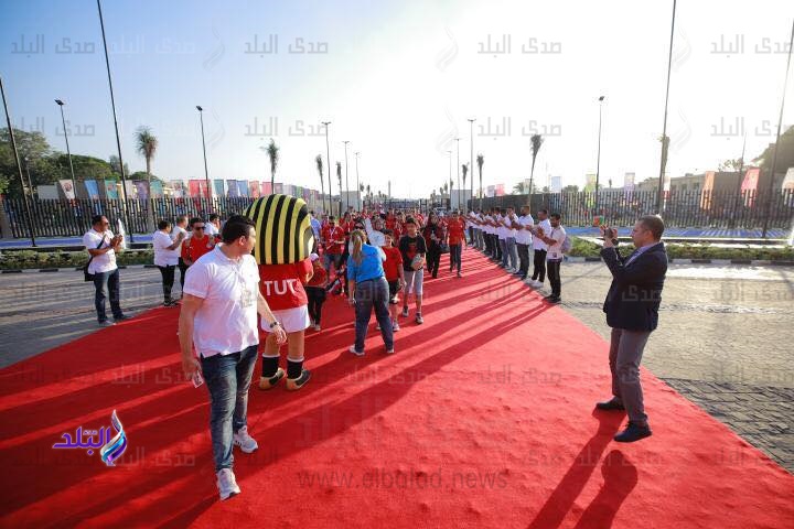 ممر شرفي من بريزنتيشن لتكريم أبناء الشهداء باستاد القاهرة
