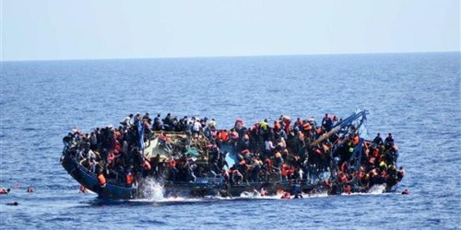 انتشال 14 جثة لمهاجرين غير شرعيين انتشال 14 جثة لمهاجرين غير شرعيين