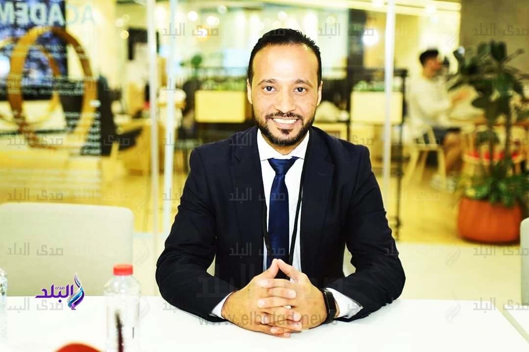 الشاعر عمرو ھشام الشاعر عمرو ھشام