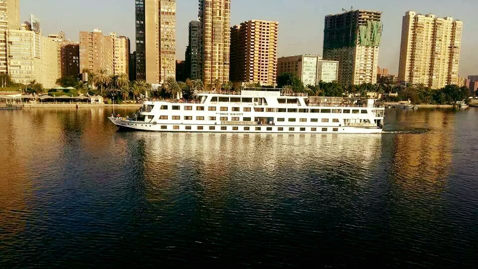باخرة  باخرة