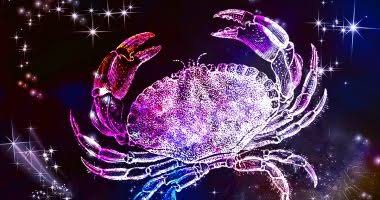 محب للمغامرات وطموح.. تعرف على مميزات وعيوب برج السرطان