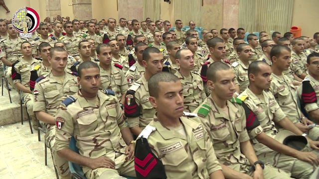 طلاب قوات مسلحة