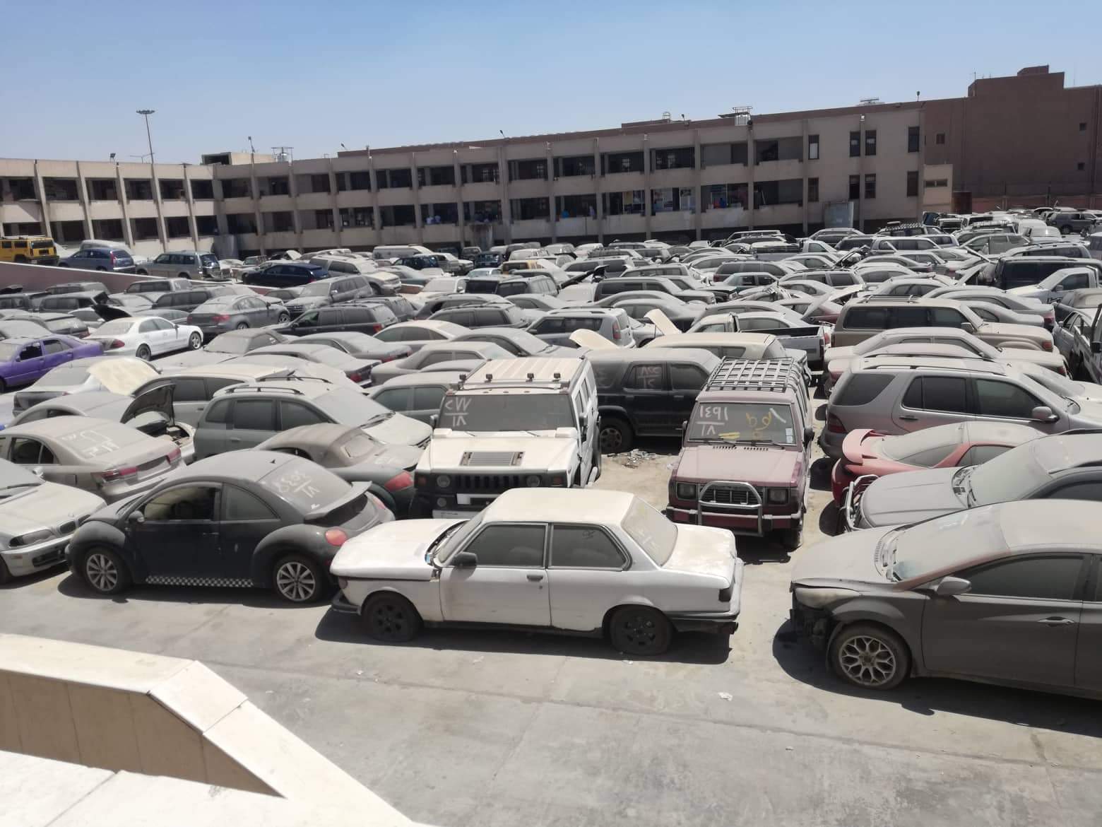 السيارات بمطار القاهرة السيارات بمطار القاهرة