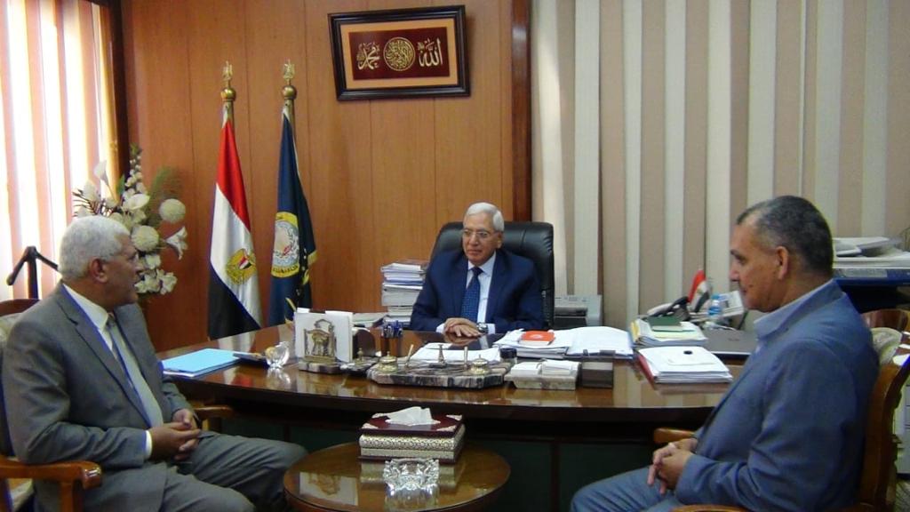 الدكتور سيد خليفة نقيب الزراعيين