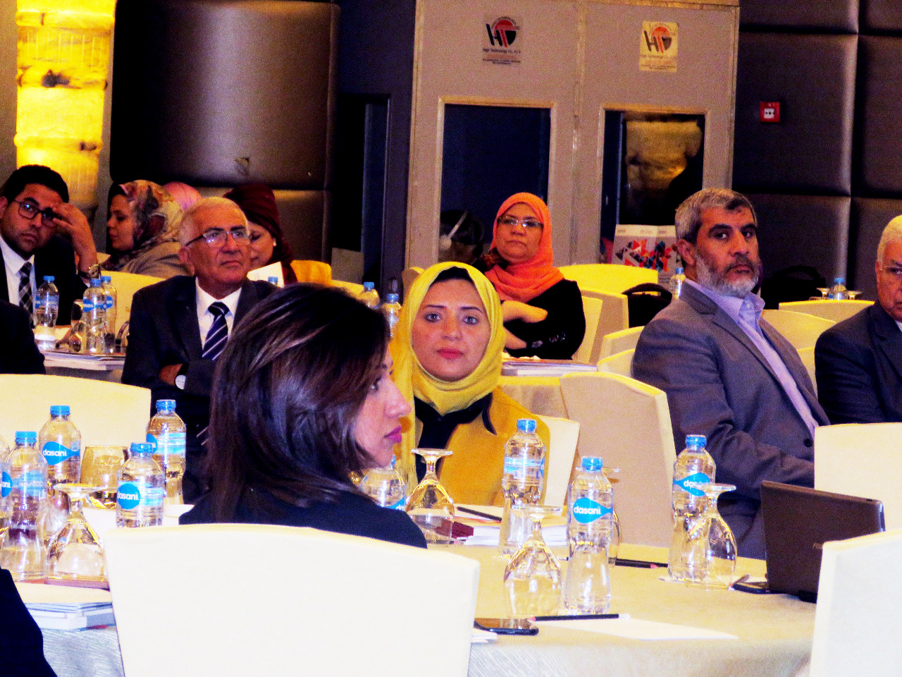 خلال المؤتمر 