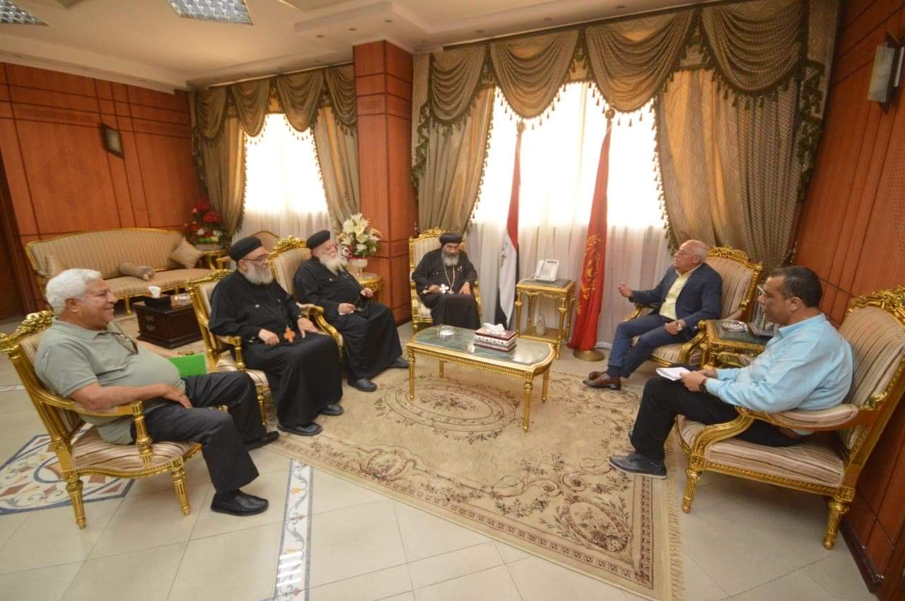 محافظ بورسعيد يستقبل وفد من الكنيسة برئاسة الانبا تادرس محافظ بورسعيد يستقبل وفد من الكنيسة برئاسة الانبا تادرس