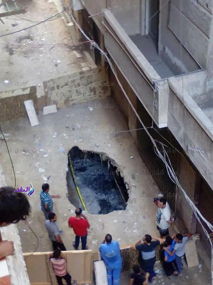 إصلاح هبوط أرضي بحي العجمي بالإسكندرية..صور